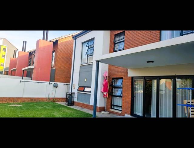 3 BEDROOM TOWNHOUSE FOR SALE IN AMBERFIELD
